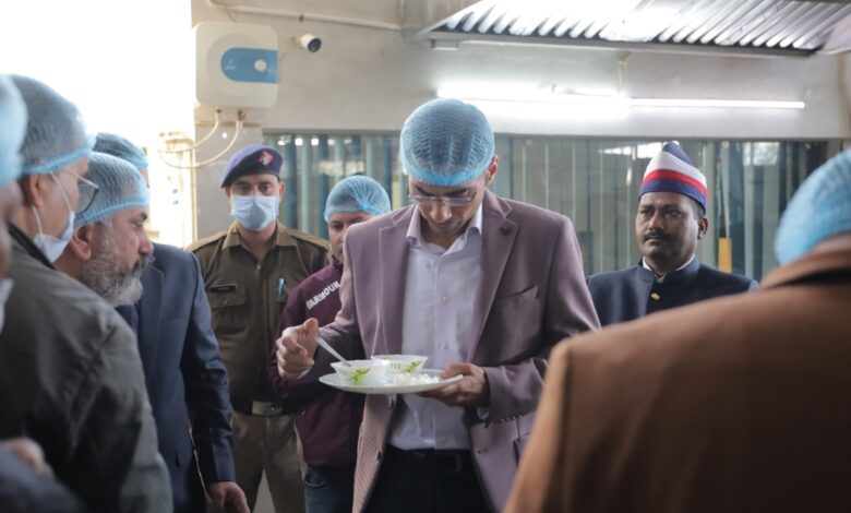 DM Dehradun inspected the Akshaya Patra Kitchen in Dehradun.