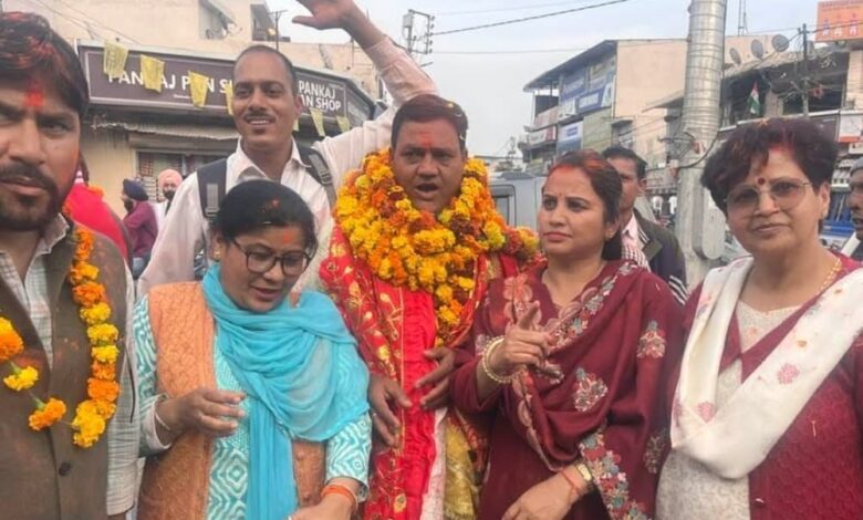 Welcome at Doiwala chowk of newly appointed BJP Jiladhyaksha Rajendra Tadiyal.