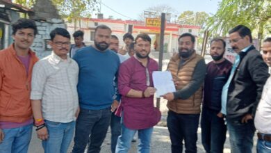 Memorandum addressed to Chief Minister given regarding opening of four wheeler at Doiwala Railway Station.