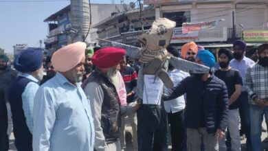 Sikh community protested in Doiwala against Rishikesh incident, burnt the effigy of administration