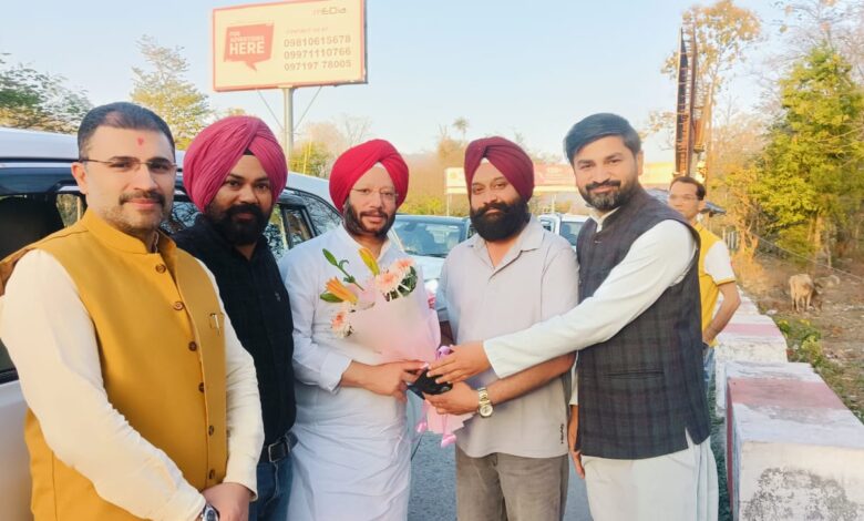 Excitement in Uttarakhand Congress, Gurdeep Sappal received a grand welcome at Jollygrant Airport