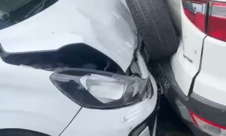High speed i10 Car hit two vehicles in Dehradun.