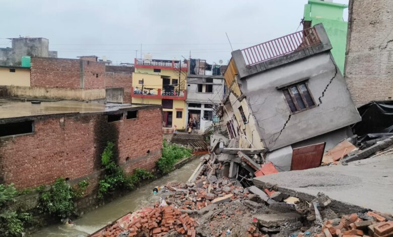 Two houses collapsed due to heavy rain in Dehradun.