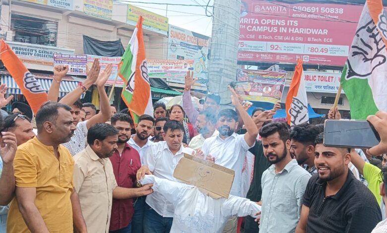 Congress burnt effigy of Chief Minister Pushkar Singh Dhami,demanding CBI Inquiry in Jitendra Negi suicide case.