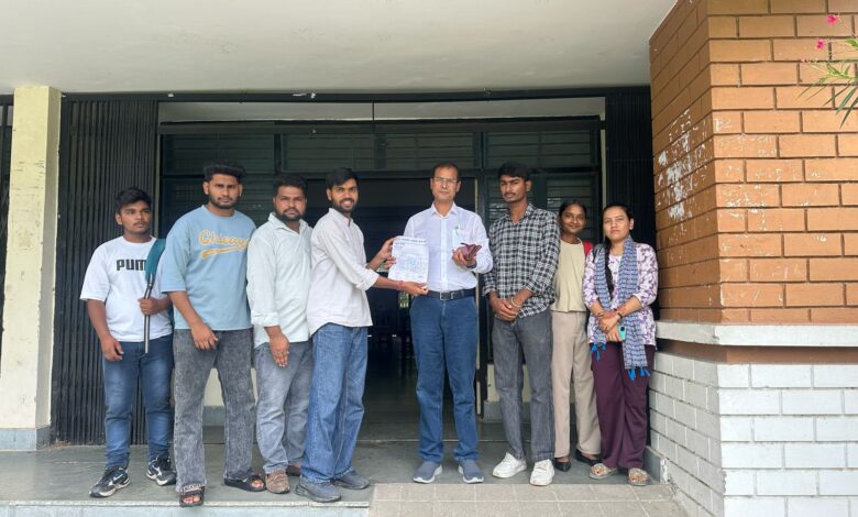 NSUI gave memorandum demanding election in Degree Colleges.