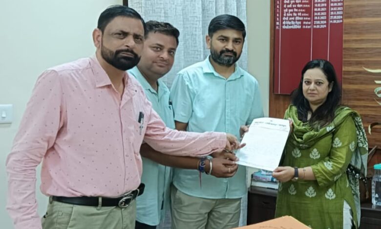 Congress gave memorandum to SDM Doiwala,demanding Block Pramukh election to be fair and amid tight security.