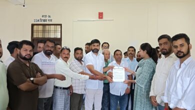 Congress gave memorandum to Governor via SDM office Doiwala demanding high level investigation in flouting of law in Panchayat Election by BJP.