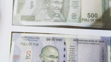Objection to the picture of "Mahatma Gandhi" on "Manoranjan Bank" notes found in powder packet, notice given