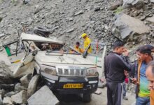 A heavy stone fell on a Bolero vehicle in Rudraprayag, 2 died on the spot, 4 seriously injured