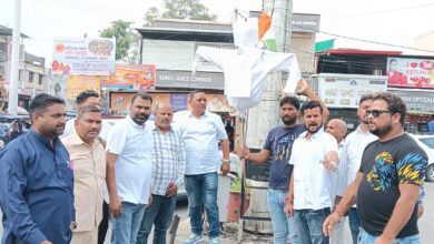 Youth Wingh of Congress burnt effigy of BJP Government and Hakam Singh in Paper leak case.