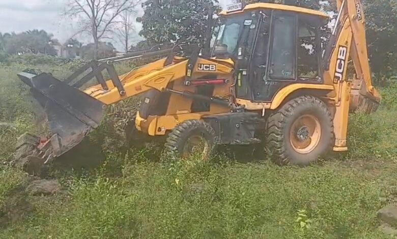 MDDA destroy illegal plotting and sealed illegal building in Doiwala,Bhaniyawala,Majri,Ranipokhari.