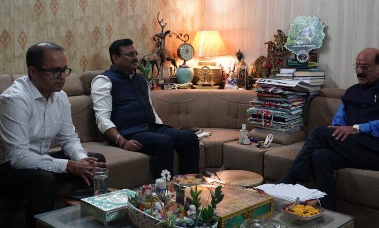 Chief Secretary and Home Secretary discussed Special Session of Uttarakhand Legislative Assembly on occassion of Silver Jubilee of State Foundation Day.