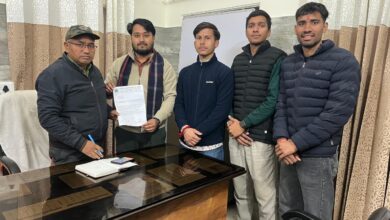 ABVP delegation gave memorandum to PWD demanding speed breker nearby Doiwala Degree College.