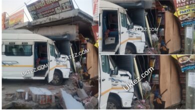 Doiwala: Uncontrolled tempo traveller rams into shop, causing chaos; major accident averted