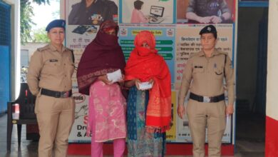 Two female drug traffickers from Meerut arrested in Doiwala with a consignment of narcotics; they supplied the Jolly Grant Airport area.